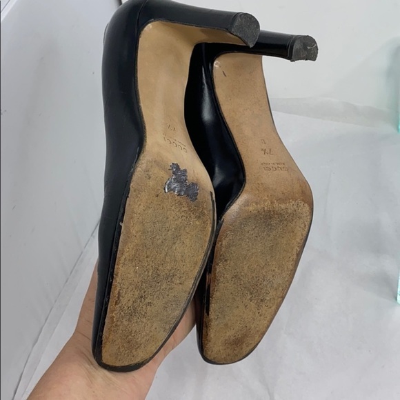 Gucci Sz 7.5B Black Leather Pumps - Picture 12 of 14